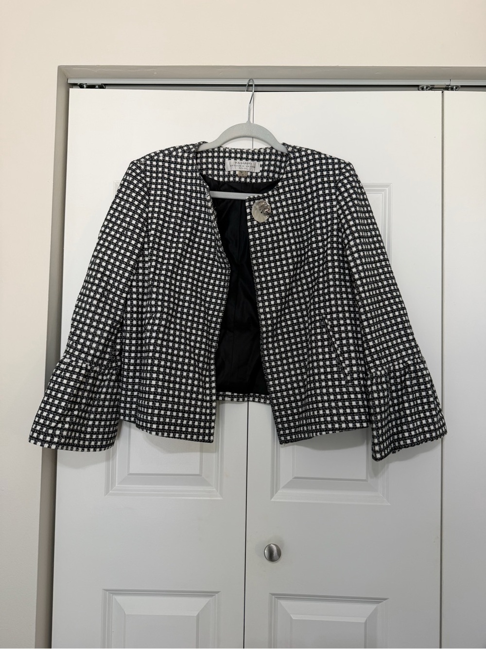 Tahari Black and White houndstooth Bell Sleeve Blazer